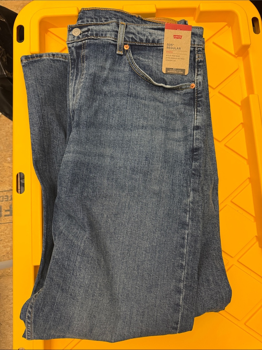 New Levi's Men’s 505 regular Relaxed Straight Jeans 40 x 32